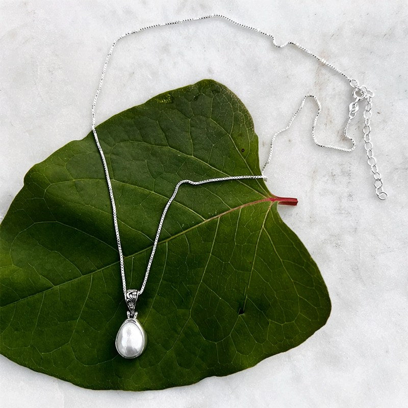 Filigree Simplicity Pearl Necklace