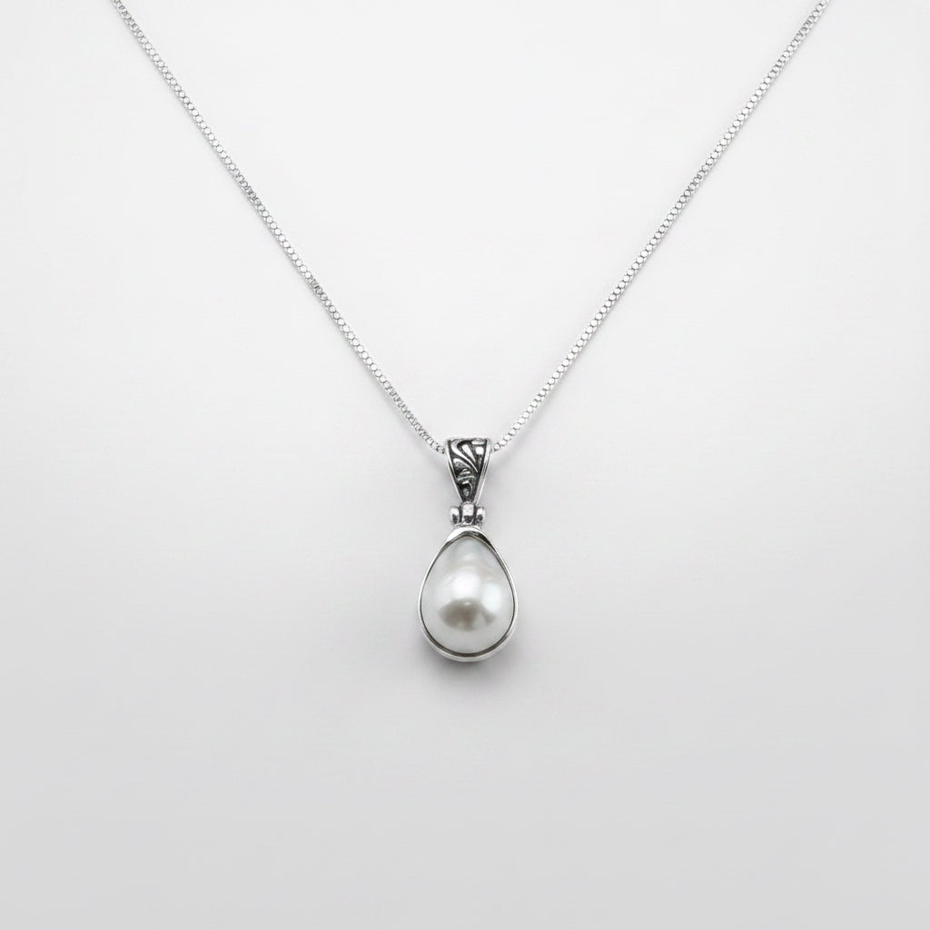 Filigree Simplicity Pearl Necklace