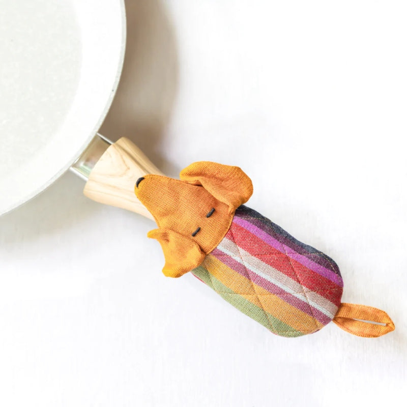 Upavim dog skillet handle to protect your hands while cooking.