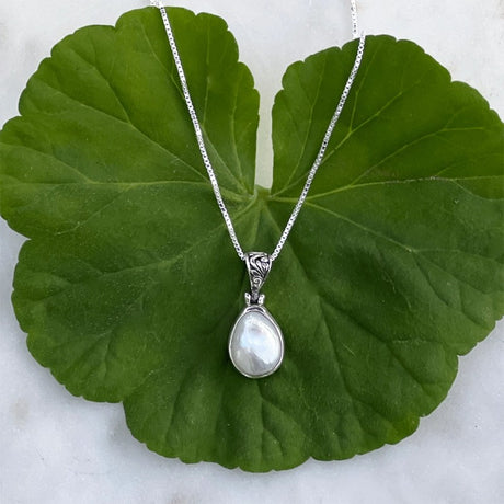 Filigree Simplicity Pearl Necklace