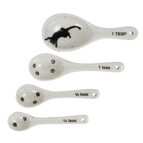 cat measuring spoons
