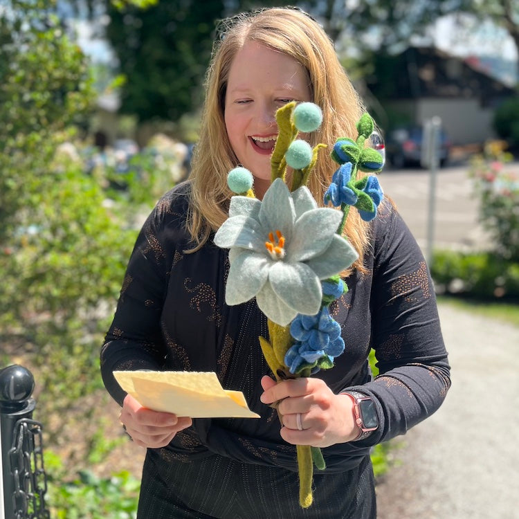 spring-showers-bouquet-note