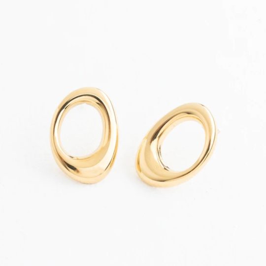 Timeless hoop studs in gold